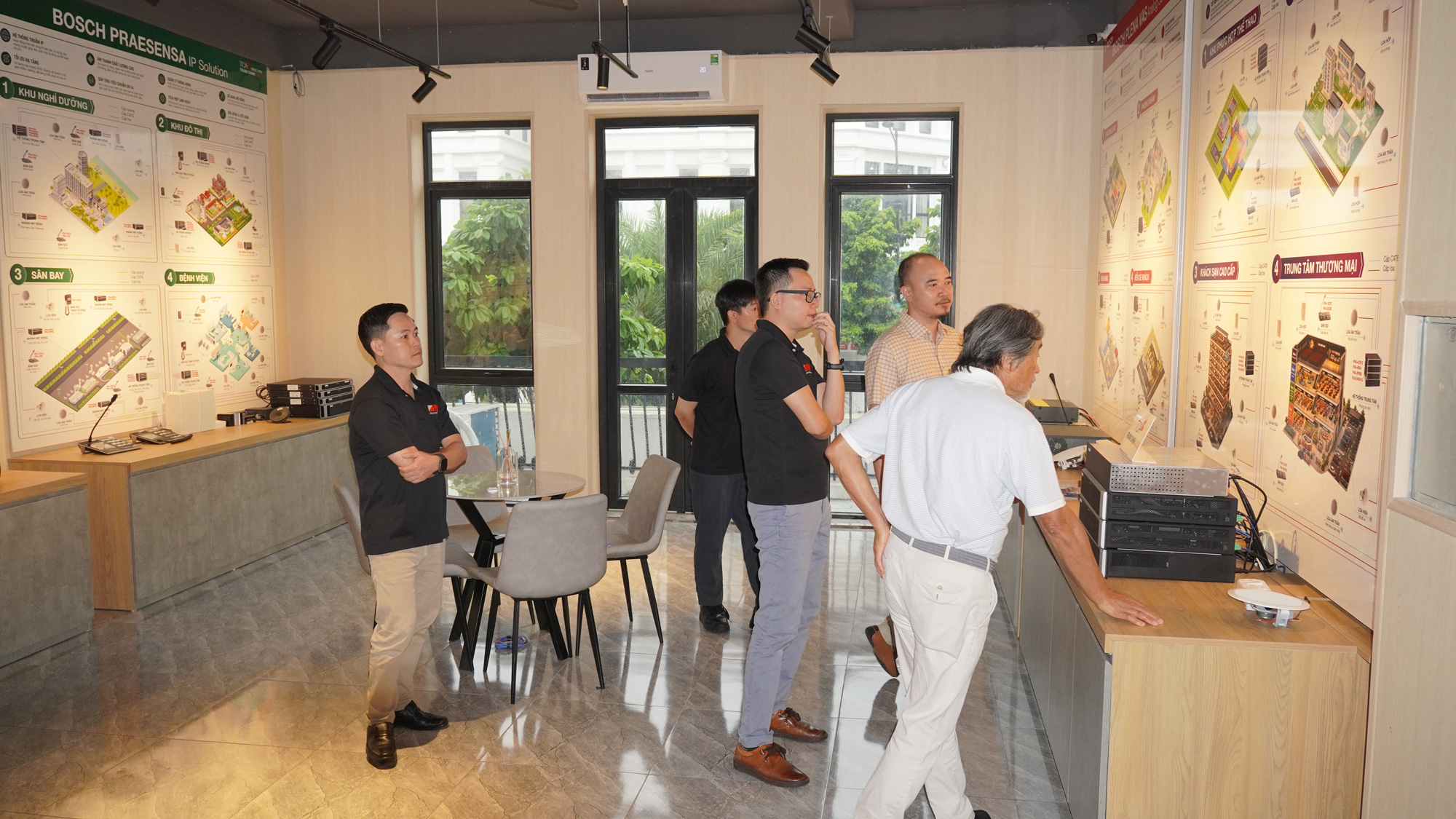 IDK Corporation tham quan trung tâm trải nghiệm TCA
