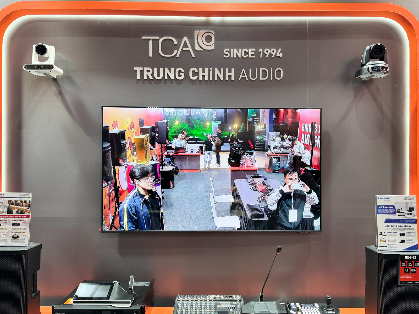 Camera-Lumens-Plase-show-tca