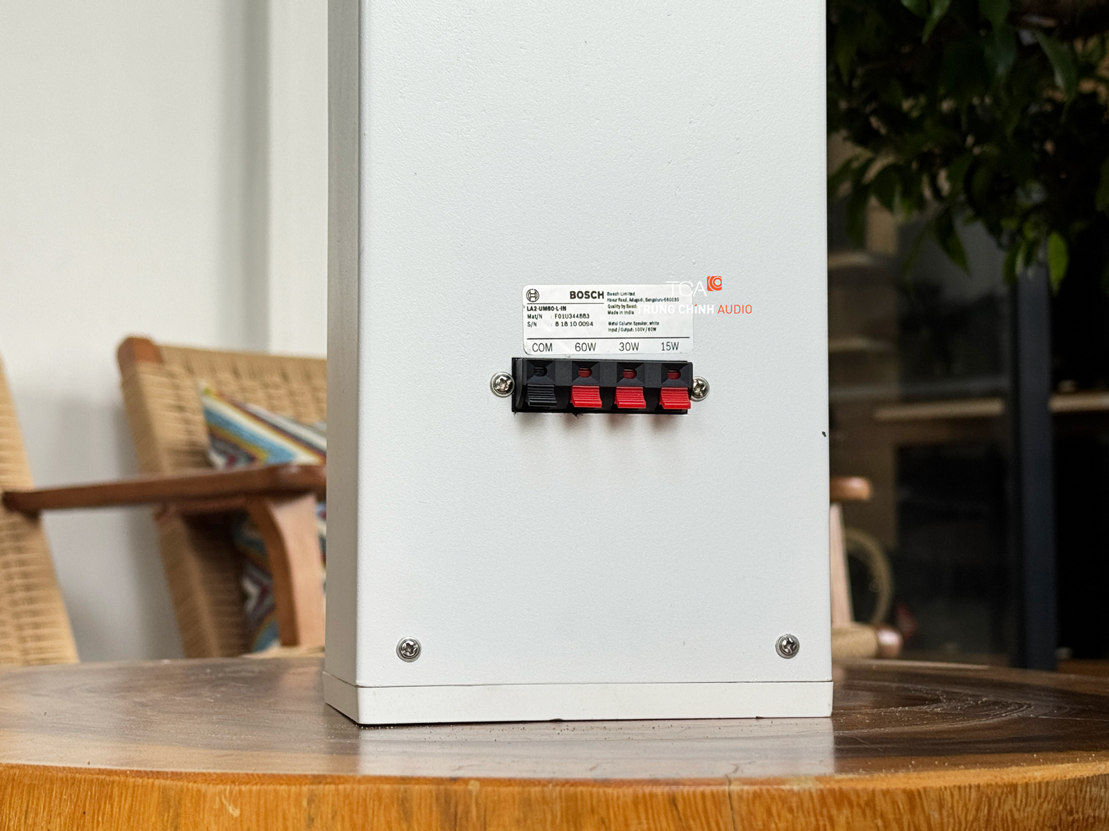 Bosch LA2-UM60-L-IN mặt sau