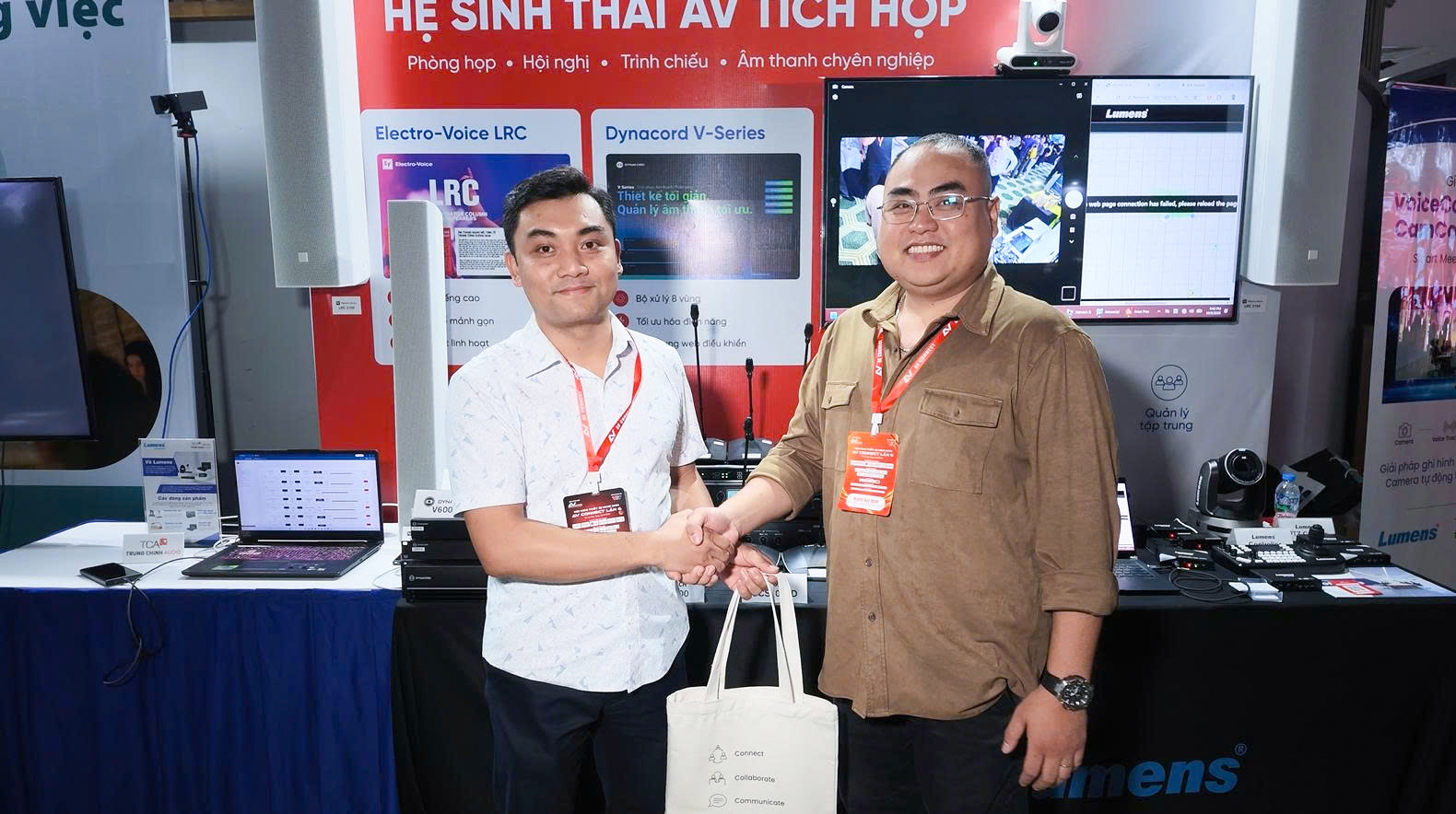 Phần quà tặng tại TCA - Trung Chính Audio gửi tới khách hàng check-in