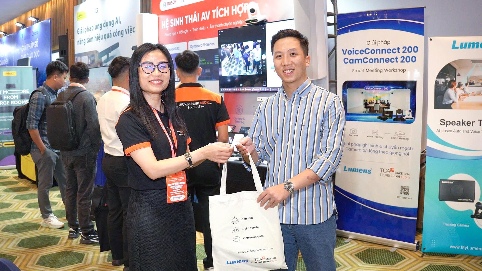 Phần quà nhỏ TCA - Trung Chính Audio trao tới khách hàng