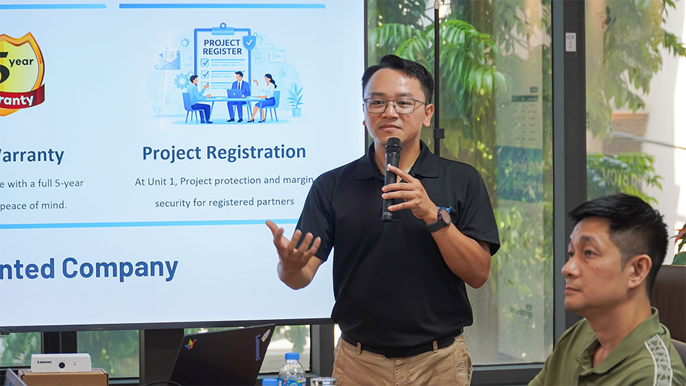 ông Nguyễn Anh Tuấn trình bày chuyên sâu về CamConnect 200 và VoiceConnect 200