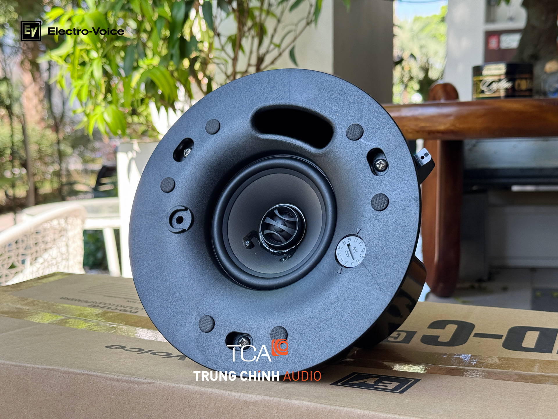 củ loa và driver của loa âm trần Electro-Voice EVID-C4.2 G2