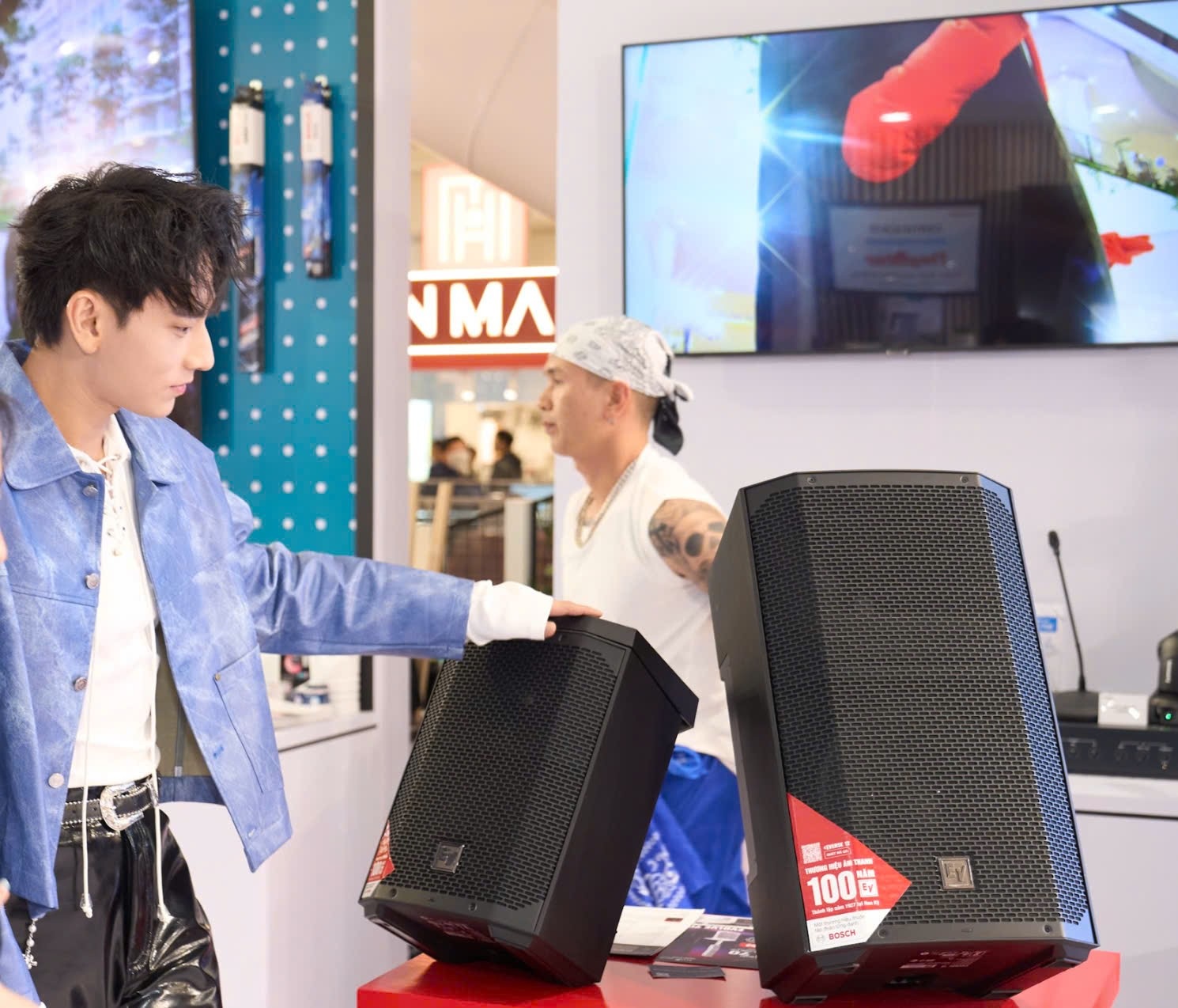 loa di động everse 12 cùng ca sĩ isaac