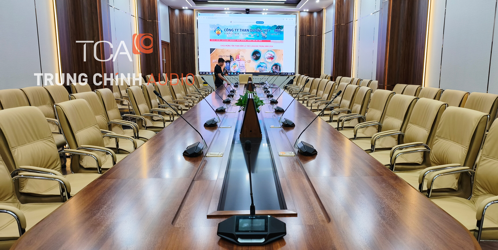 âm thanh hội thảo bosch dicentis không dây cần dài cho công ty Than Dương Huy TKV