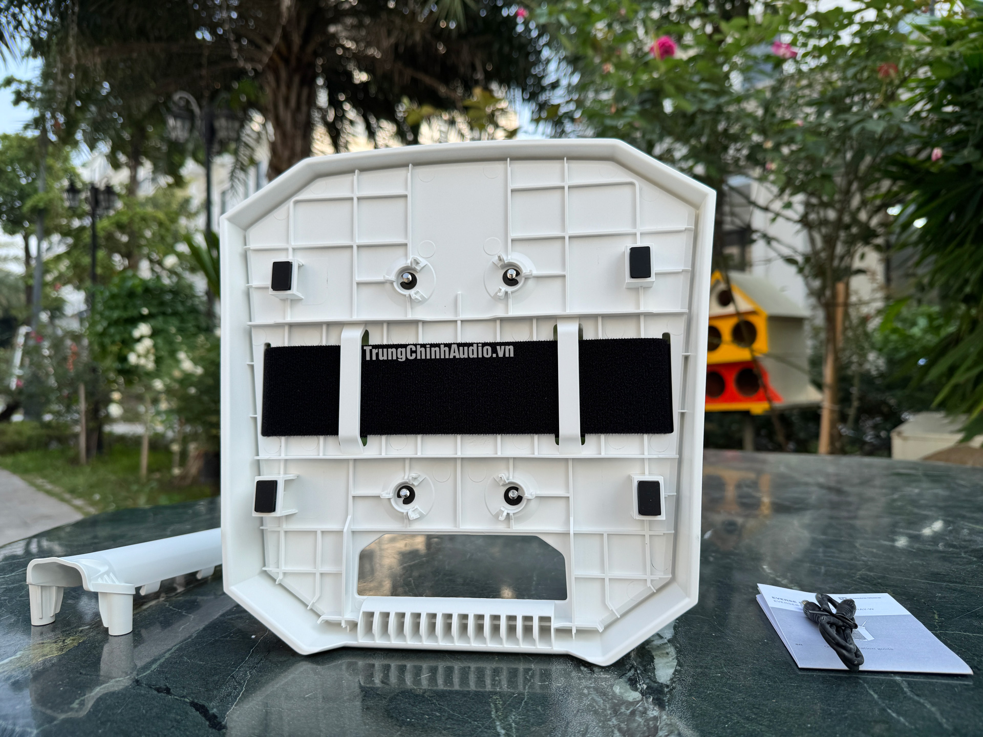 Khay loa Everse 8-Tray m&agrave;u trắng