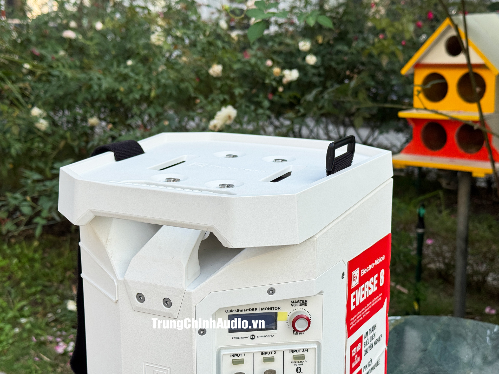 Khay loa Everse 8-Tray m&agrave;u trắng