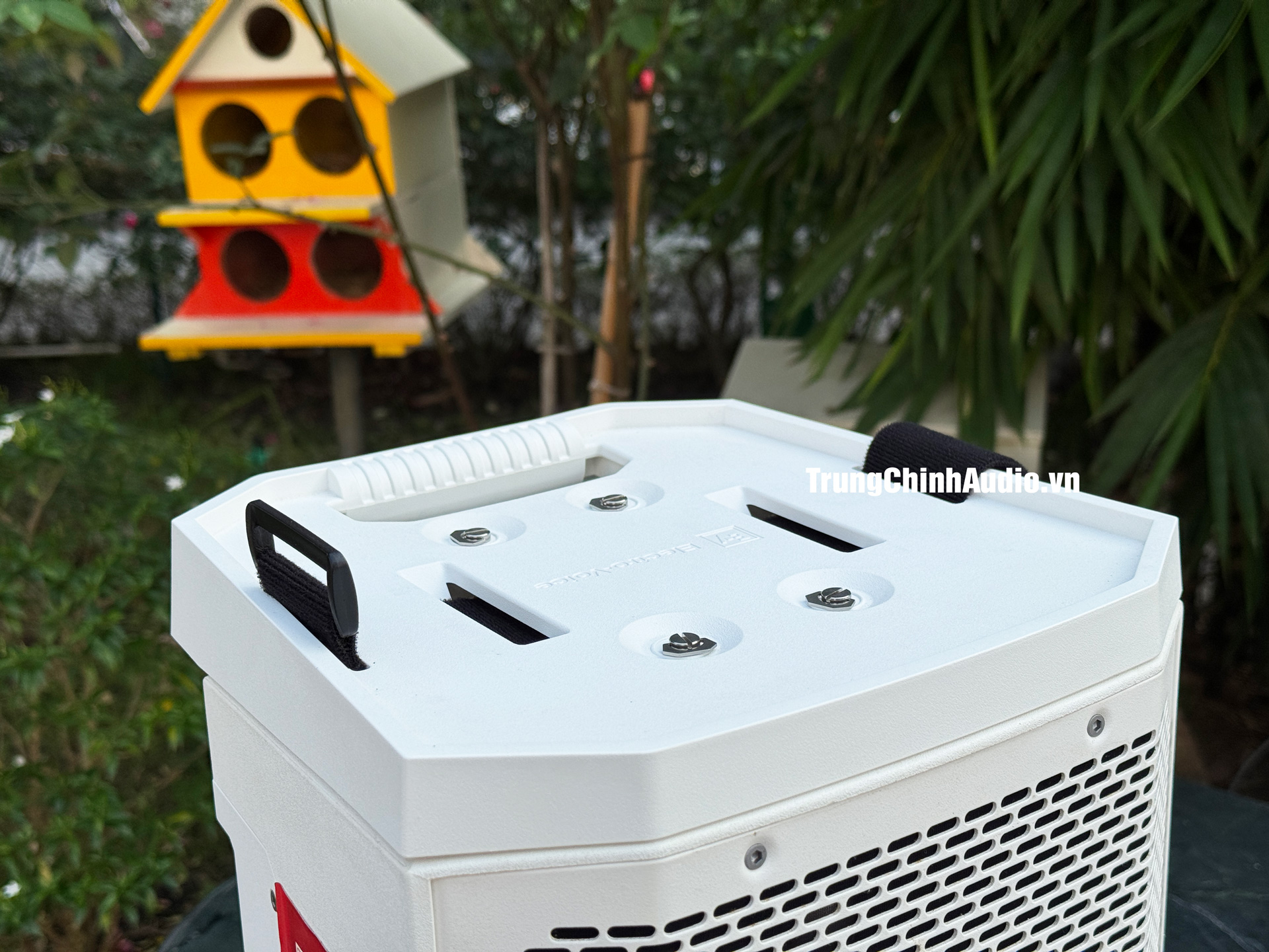 Khay loa Everse 8-Tray m&agrave;u trắng