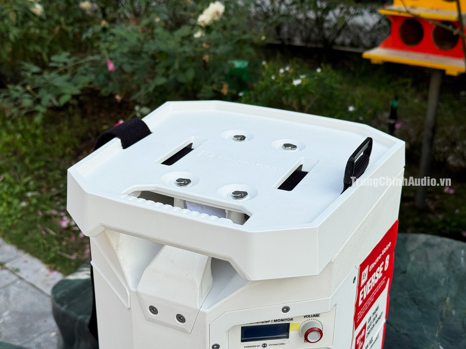 Khay loa Everse 8-Tray m&agrave;u trắng