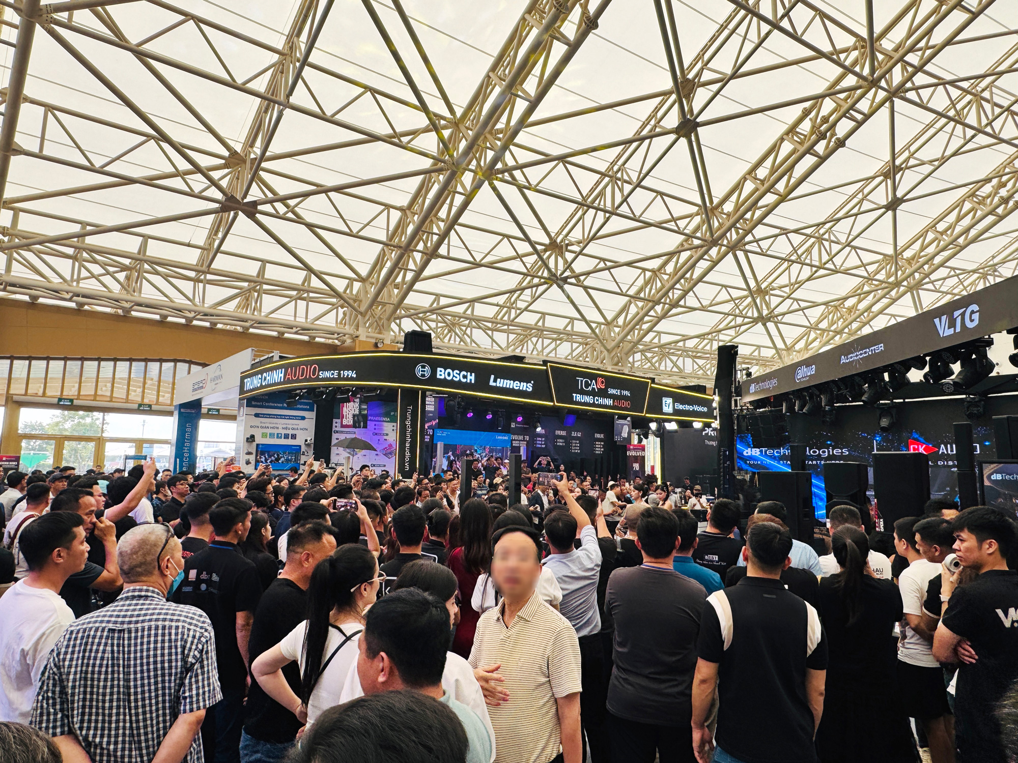 gian hàng trung chính audio tại plase show 2026
