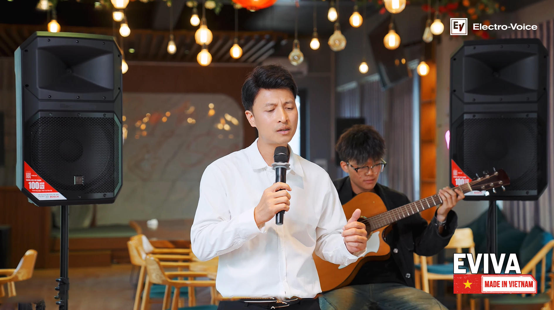 Quang lip trải nghiệm loa di động EVIVA
