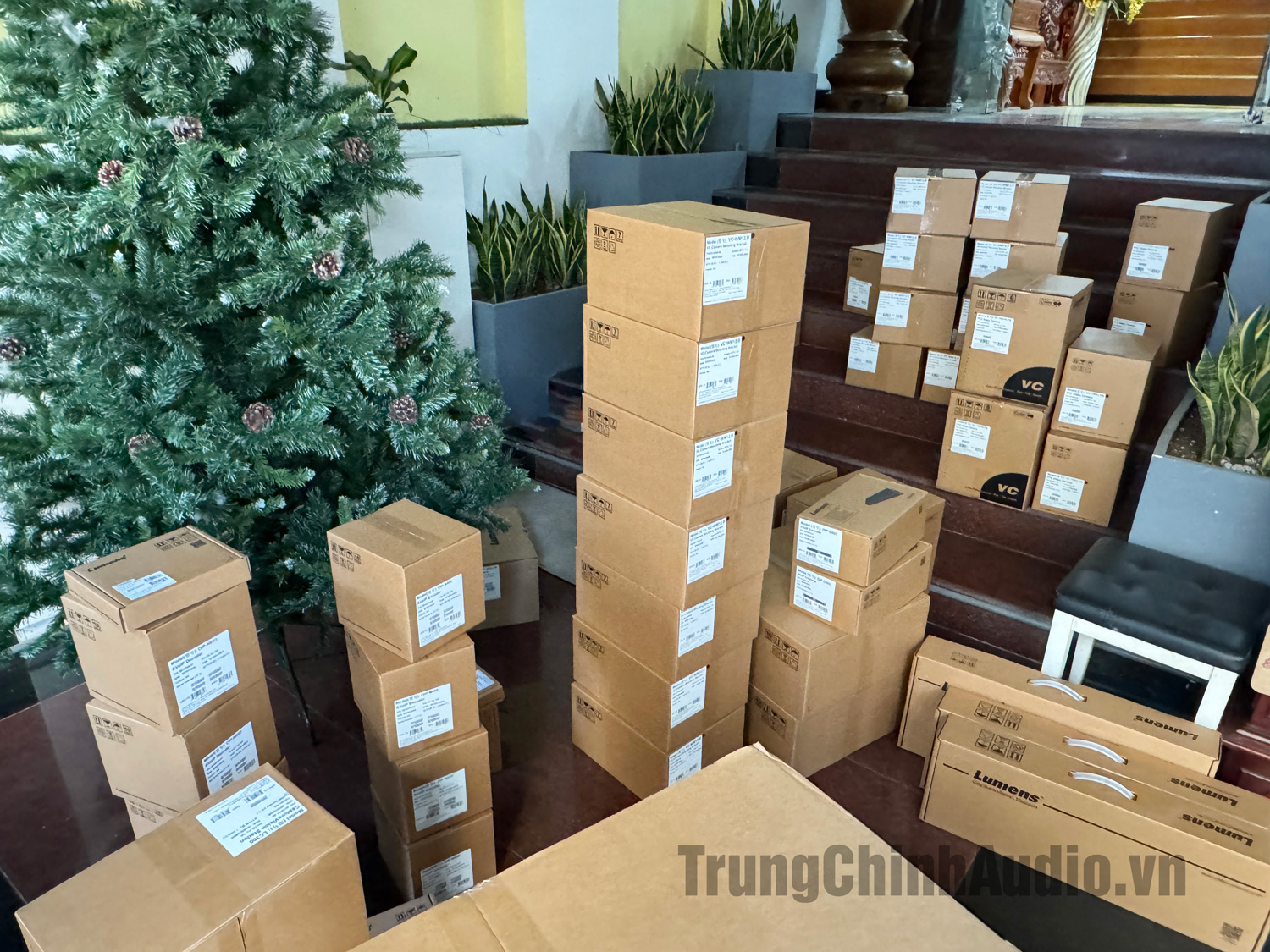 về hàng thiết bị hội nghị lumens