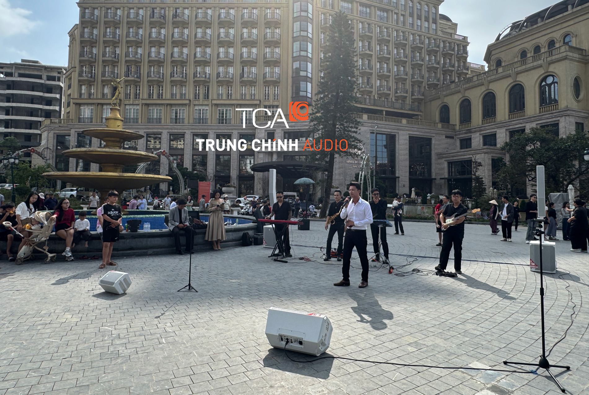 Quang Lip Gãy TV giao lưu tại Quảng trường Tam Đảo
