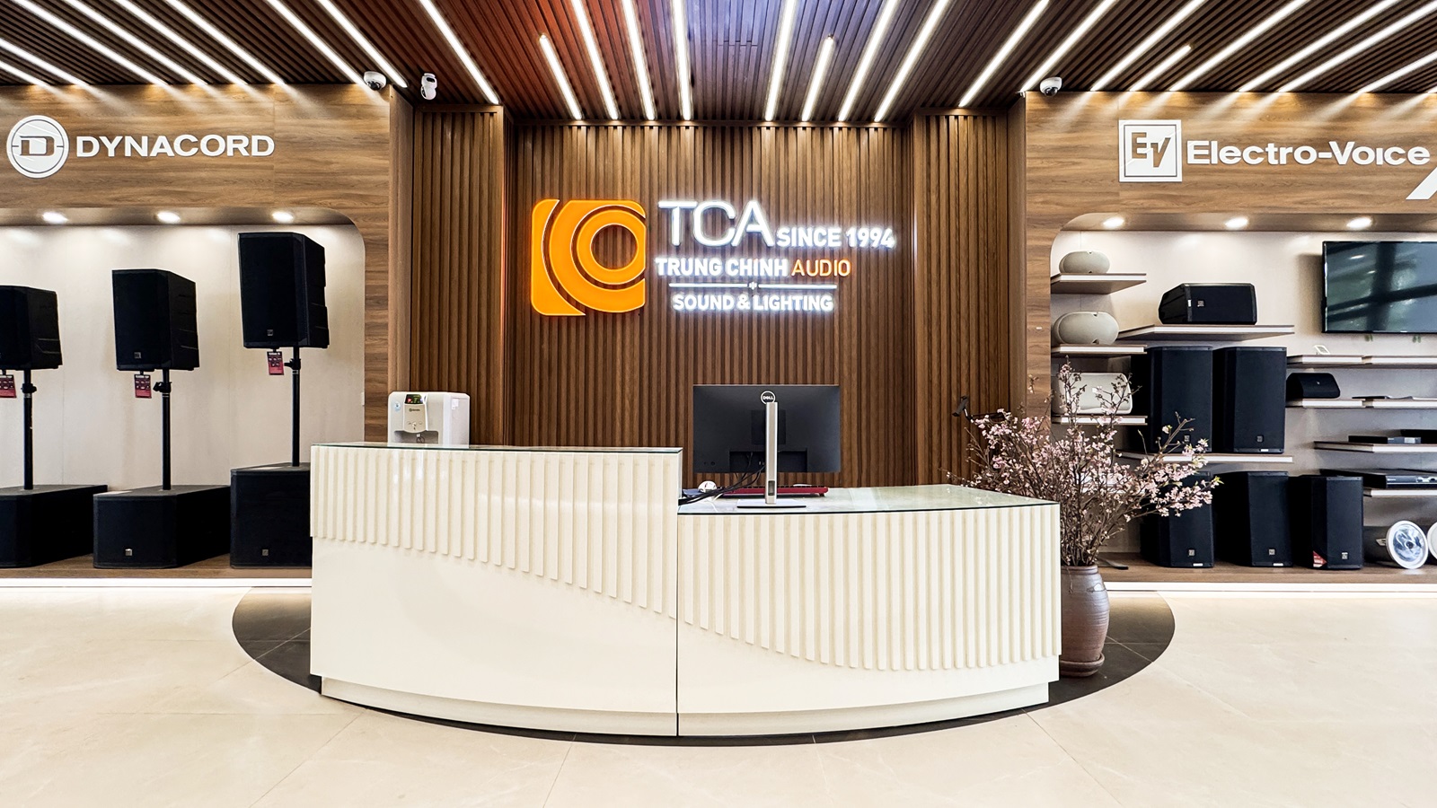 Showroom Louis City 1