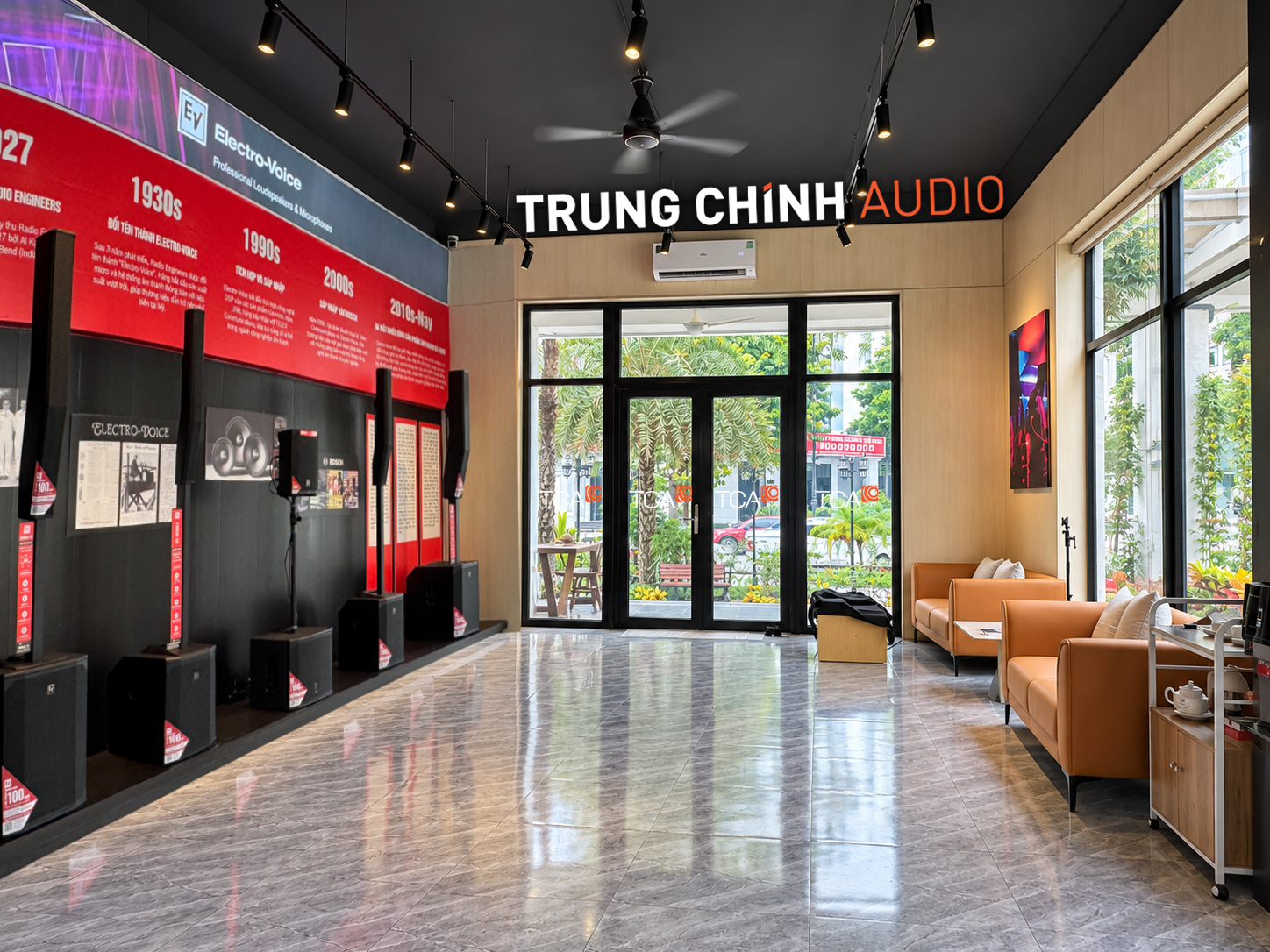 Khu vực trải nghiệm lịch sử dụng hình thành thương hiệu EV (Electro-Voice)