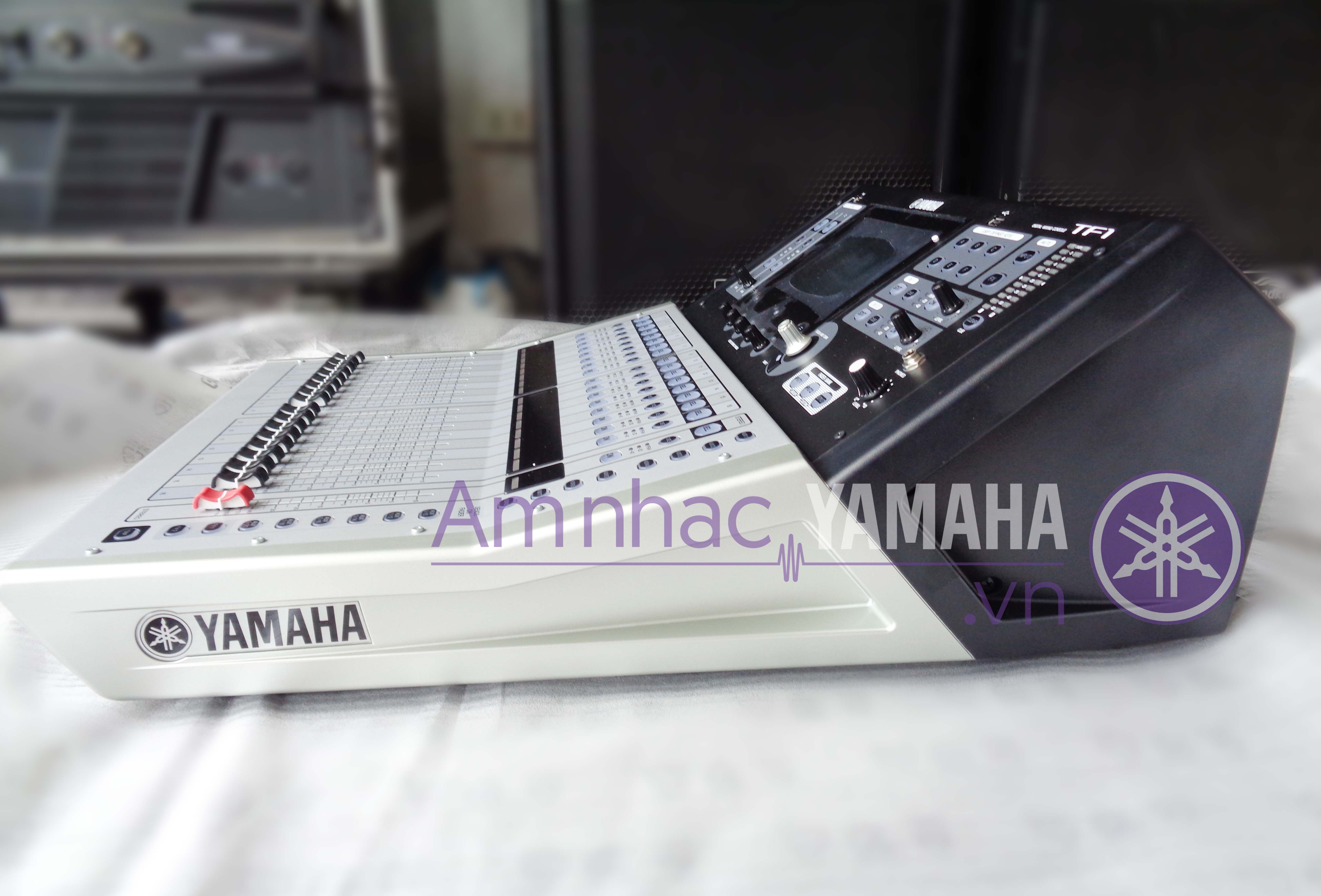 Bộ trộn âm kỹ thuật số Yamaha TF1 chính hãng nhập khẩu của