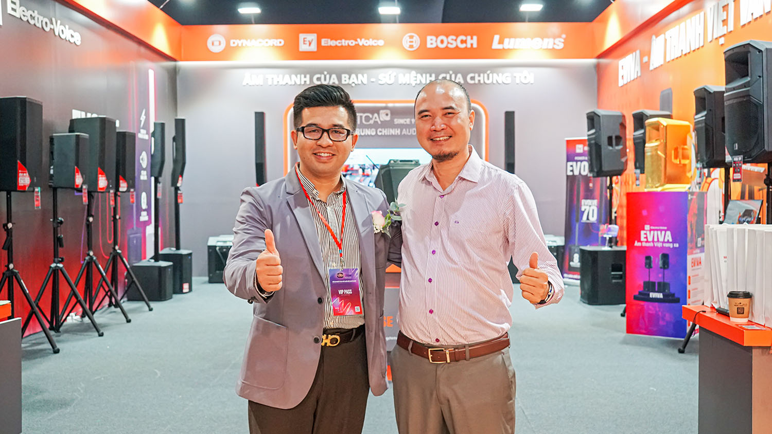 Đại diện Keenfinity - Ông Nguyễn Anh Dũng và Đại diện TCA - Ông Nguyễn Quốc Văn