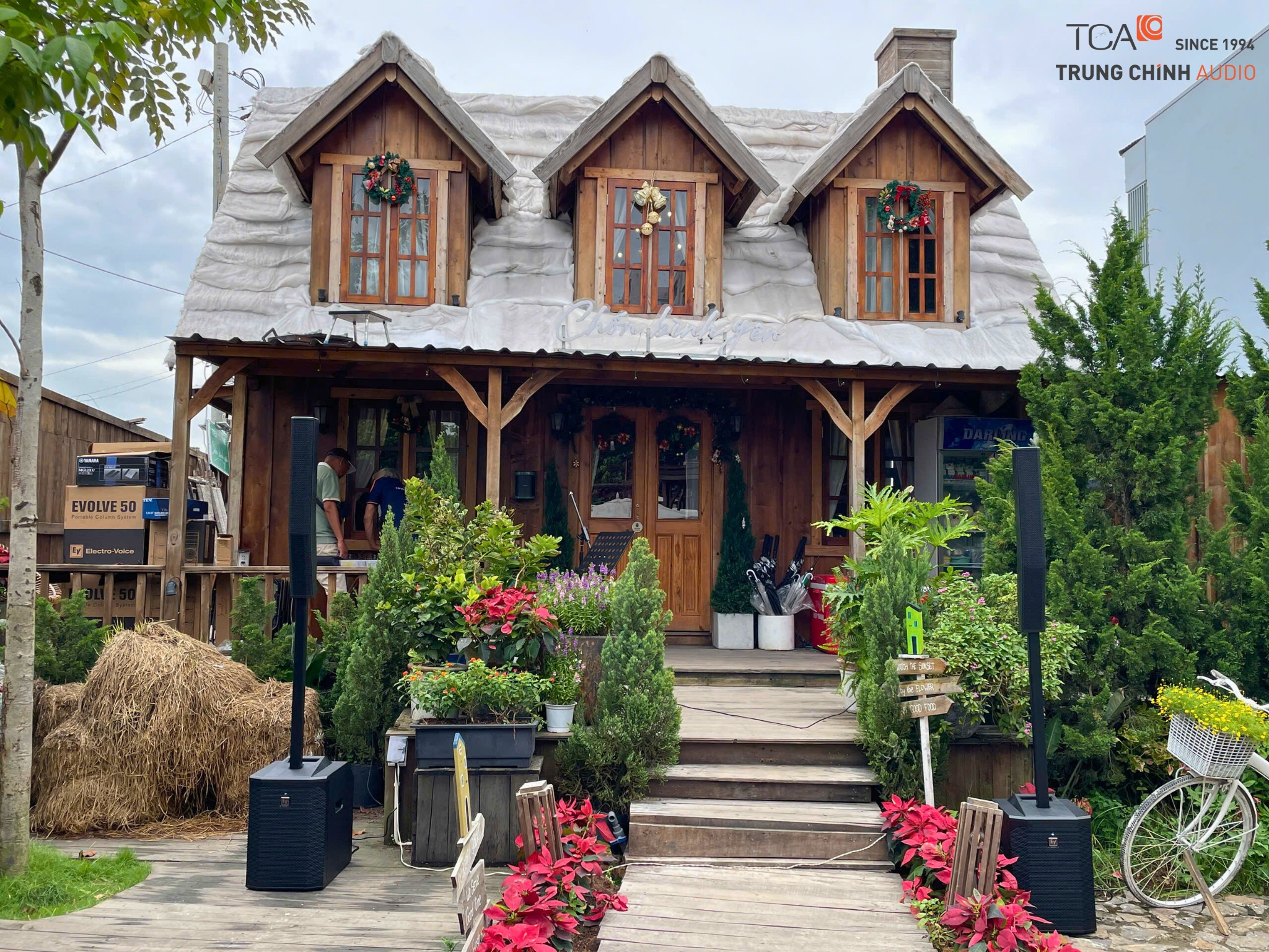 Trung Chính Audio lắp đặt âm thanh sân khấu cho quán cà phê