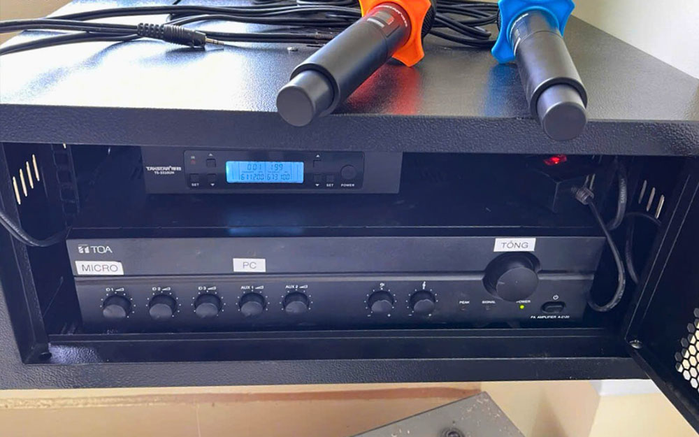 Trung Chính Audio lắp đặt amply TOA A-2120H và micro Takstar