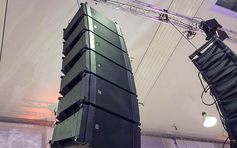 Loa line array Electro-Voice