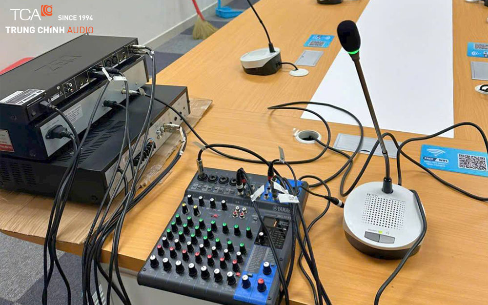 Tăng âm TOA A-2120H và Mixer Yamaha