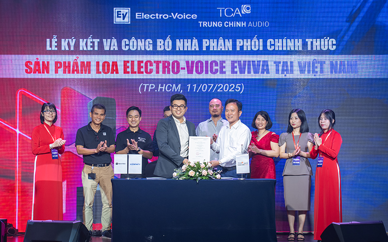 Lễ ký kết và công bố nhà phân phối chính thức sản phẩm EVIVA tại Việt Nam