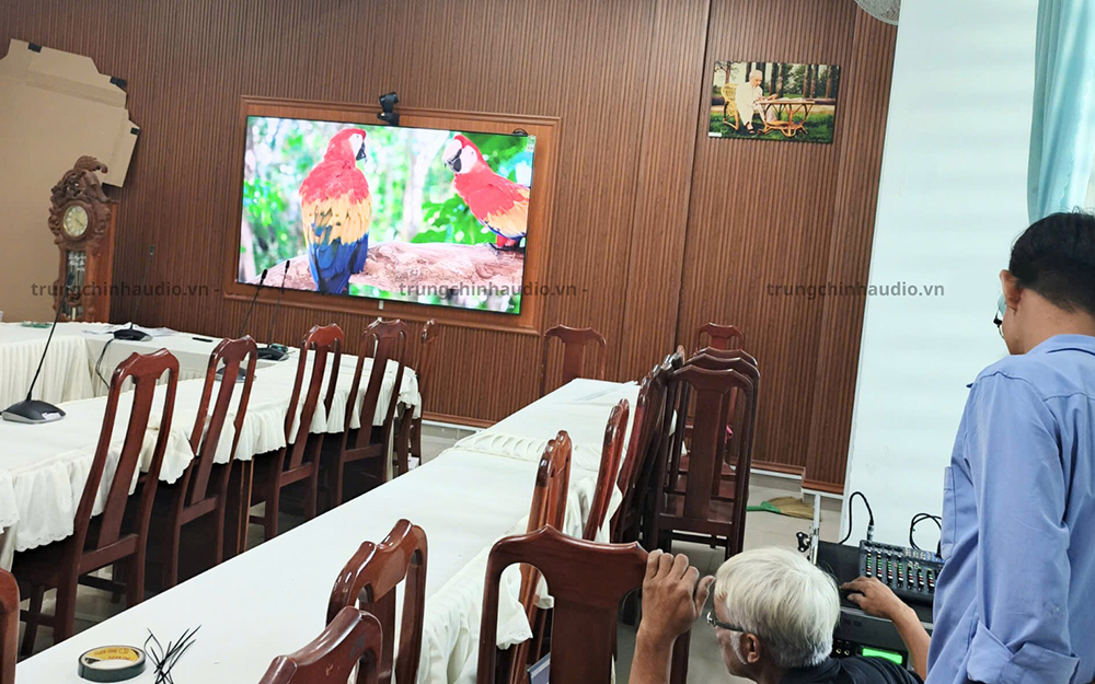 Hệ thống âm thanh phòng họp Bosch CCS1000D được triển khai tại UBND xã Đại Phước