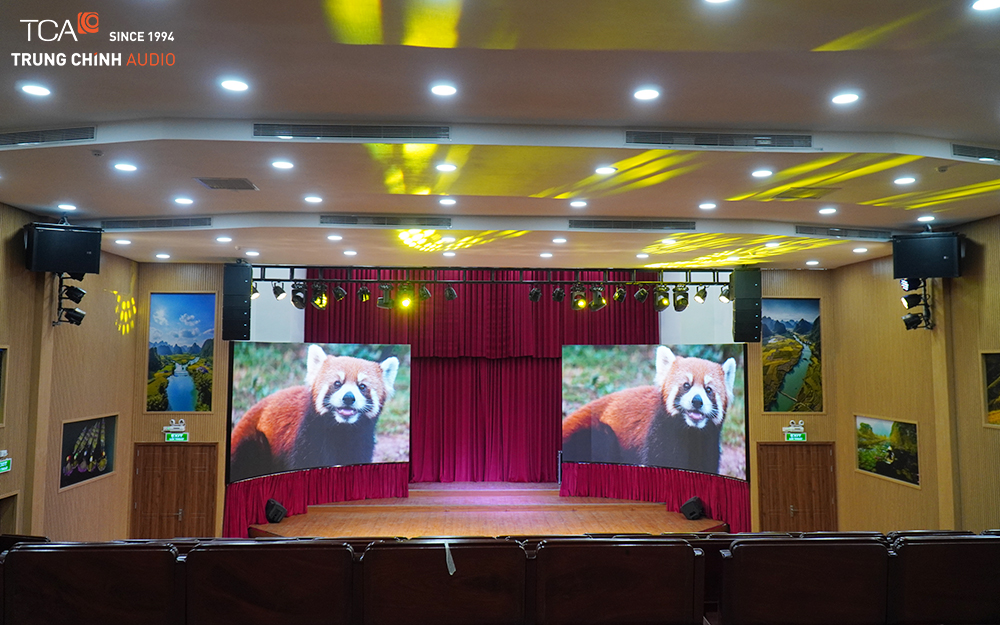 Hoàn thiện hệ thống ánh sáng sân khấu hội trường