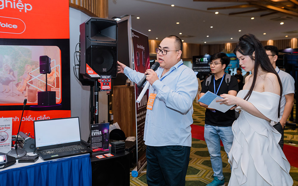 Loa di động Electro-Voice EVIVA tại AV Connect 2025