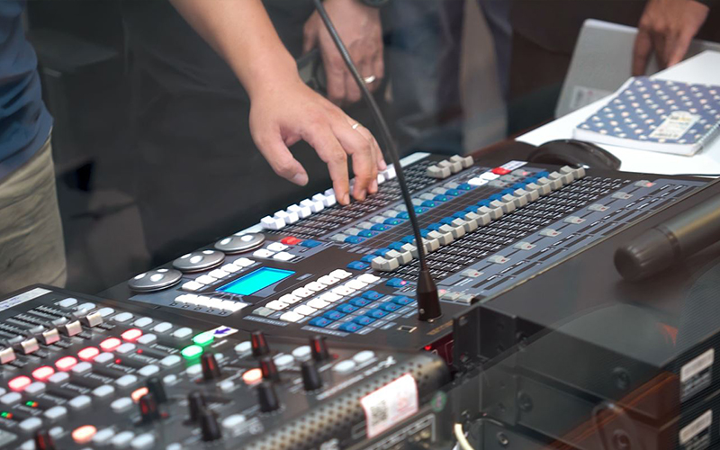 Bàn điều khiển âm thanh Behringer
