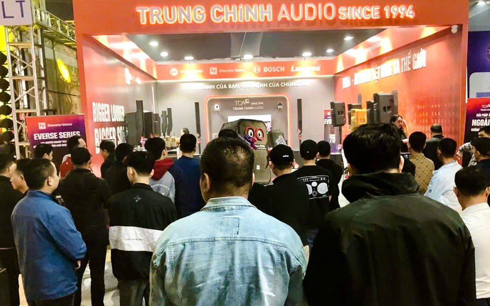 Khuyến mãi tặng micro khi mua EVIVA tại Plase Show
