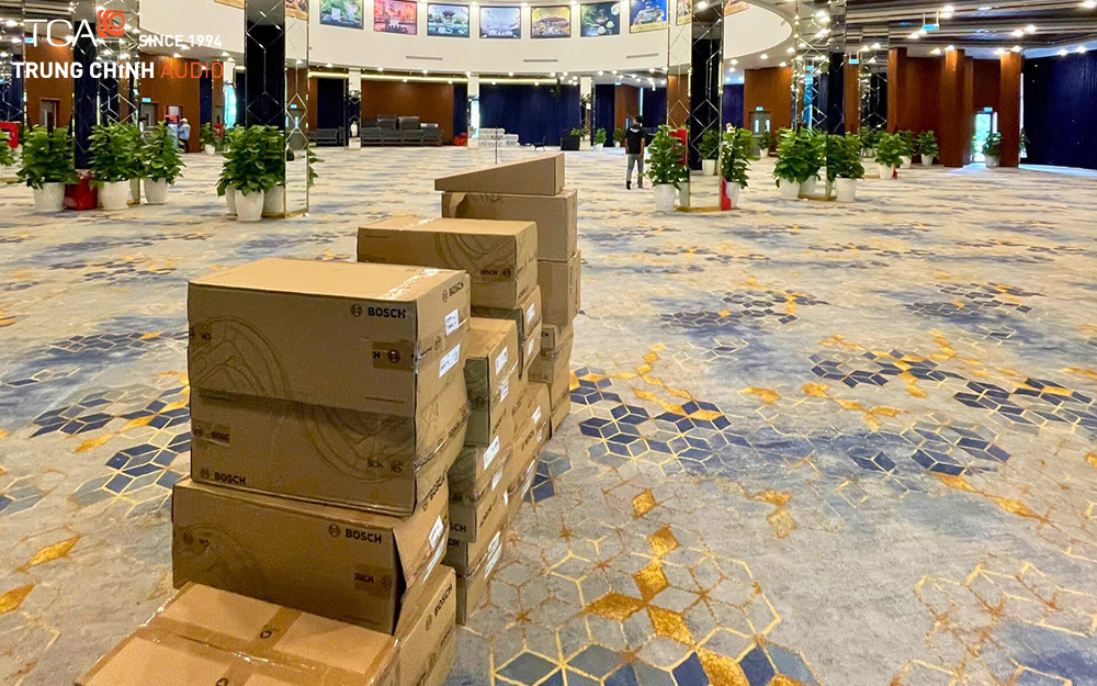 Thiết bị âm thanh Bosch CCS900 nguyên kiện được vận chuyển tới resort