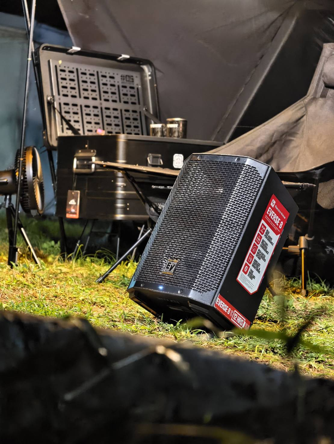 loa dùng pin electro-voice everse 8 khi cắm trại ngoài trời tại thái lan