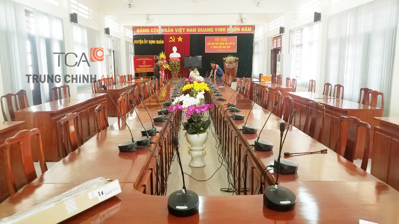 hội nghị họp trực tuyến AVer EVC950: Huyện Ủy Định Quán