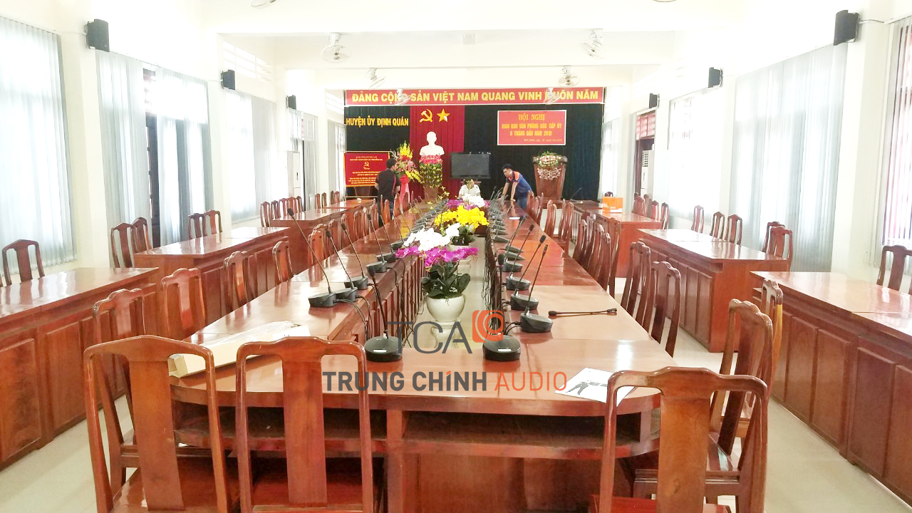 hội nghị họp trực tuyến AVer EVC950: Huyện Ủy Định Quán