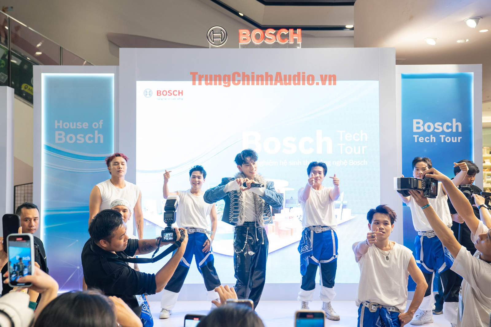 sân khấu isaac cùng eviva tại bosch tech tour