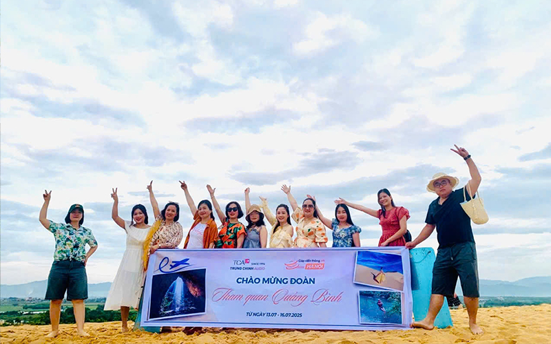 Trung Chính Audio chụp ảnh tại đồi cát Quang Phú