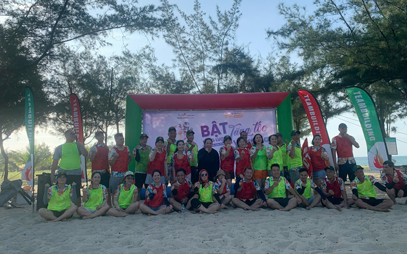 Trung Chính Audio chơi teambuilding trên bãi biển Quảng Bình