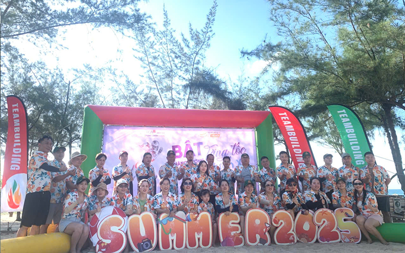 Trung Chính Audio chơi teambuilding trên bãi biển Quảng Bình