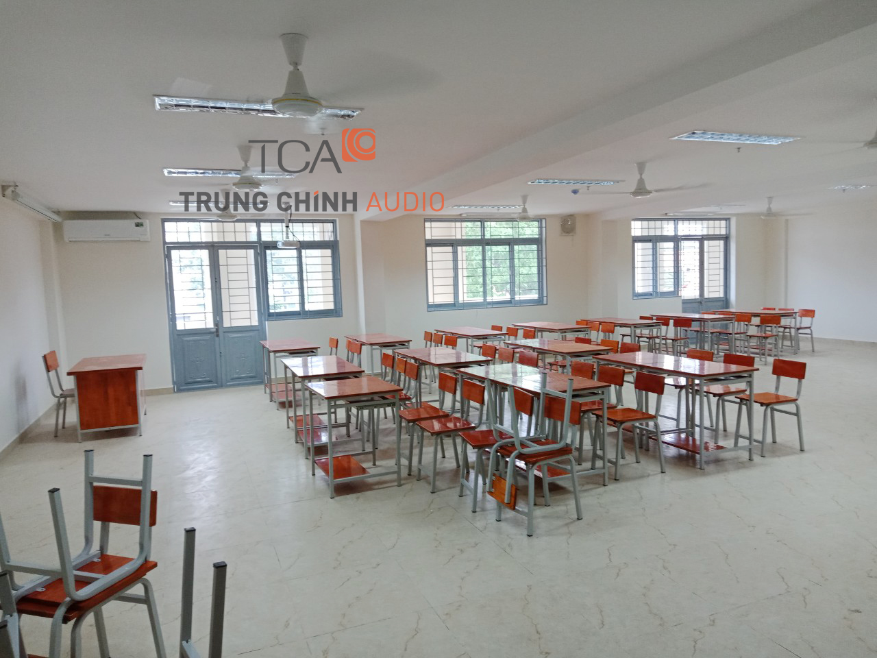 Lắp đặt âm thanh phòng học