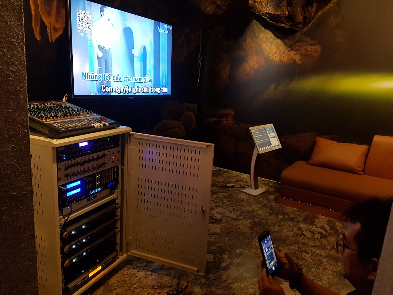 TCA hoàn thiện dàn karaoke VIP 200 triệu của đại gia tại Vinhomes Central Park