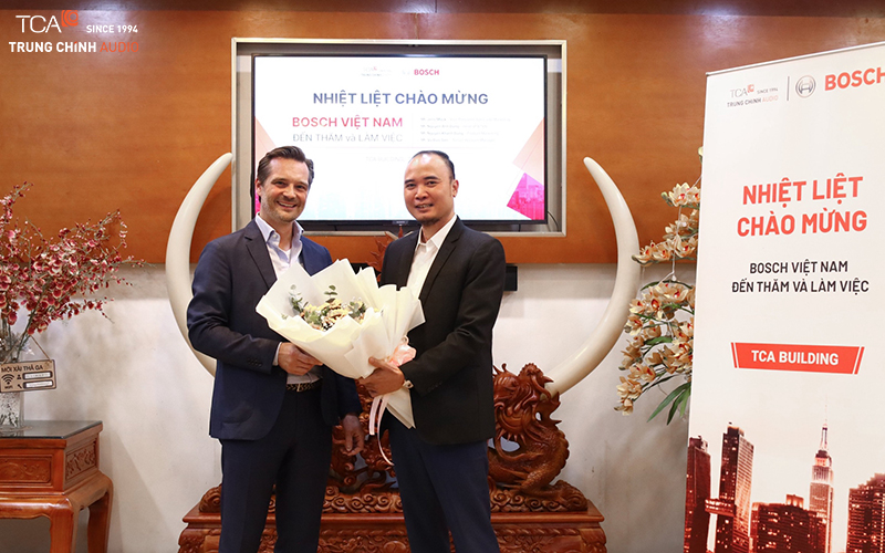 Hợp tác giữa Electro-Voice và TCA
