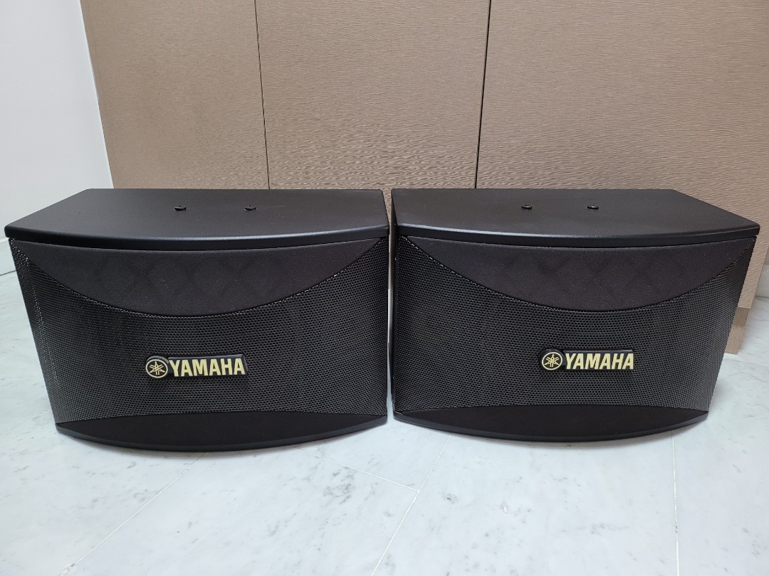 Bộ dàn karaoke với loa Yamaha KMS-910