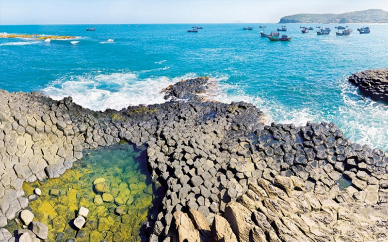 Khung cảnh Gềnh Đá Đĩa - Phú Yên