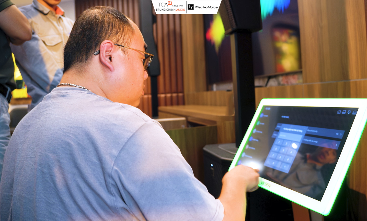 lắp đặt loa karaoke evolve 70