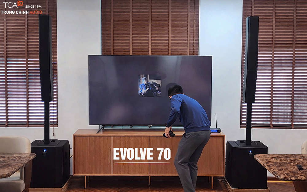 Phòng sinh hoạt chung của doanh nghiệp với loa Electro-Voice Evolve 70
