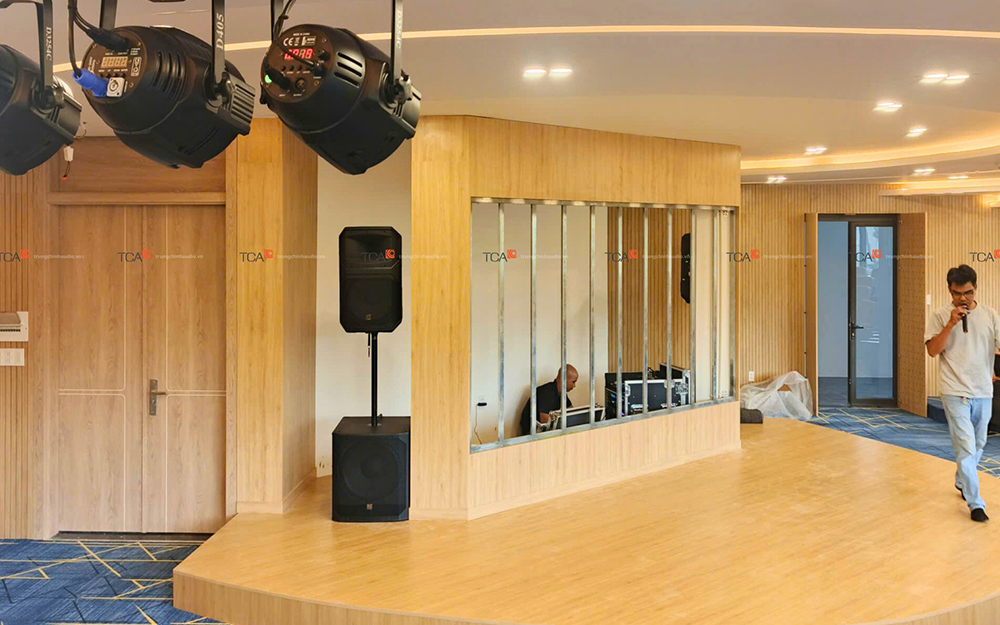 Loa EVIVA 15P và Sub 18SP tại sân khấu hội trường