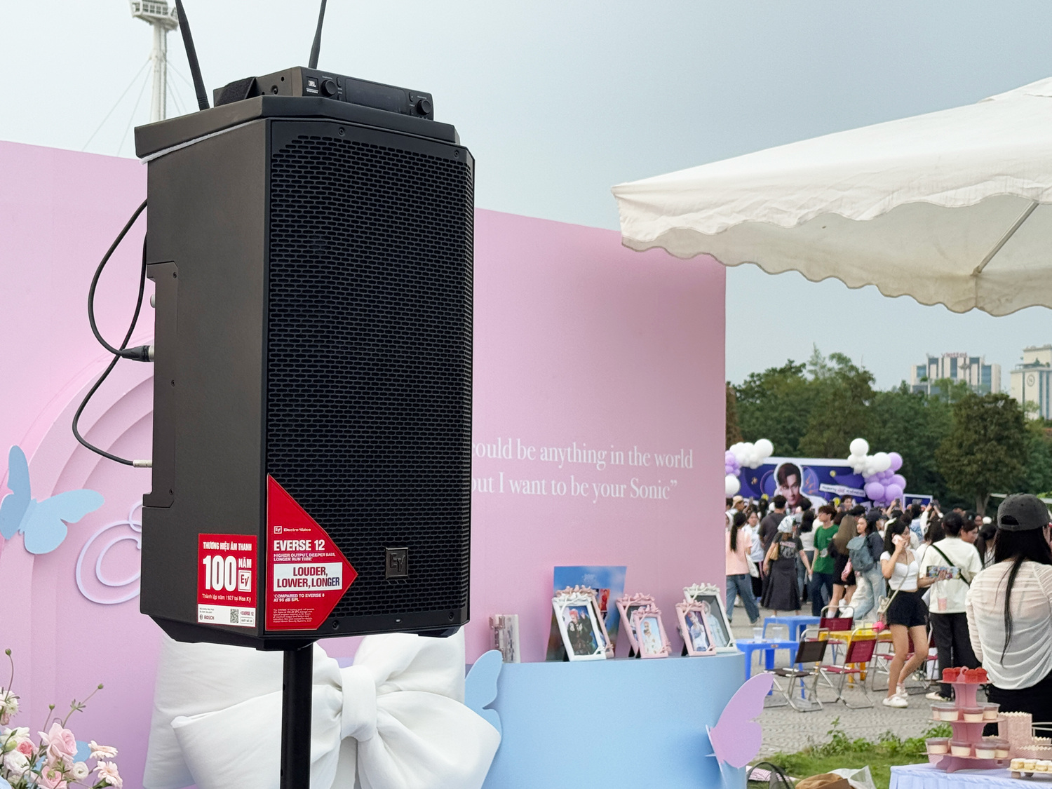 loa everse 12 tại booth json anh trai say hi