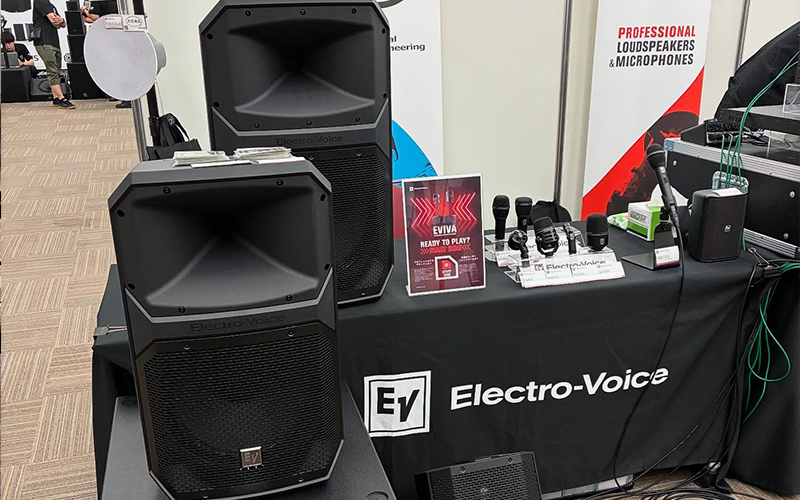 Loa Electro-Voice EVIVA trưng bày trong triển lãm 