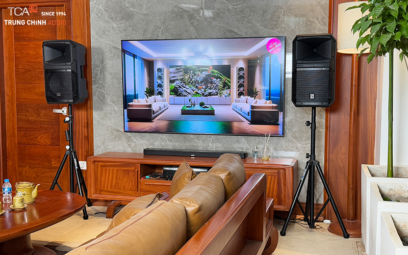Dàn karaoke với loa Electro-Voice EVIVA
